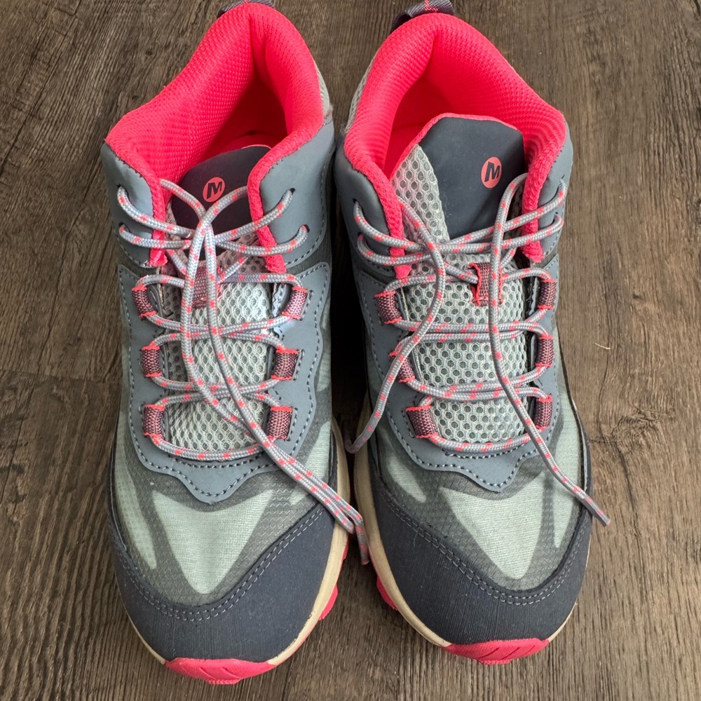 Merrell size 4m girls hiking shoe